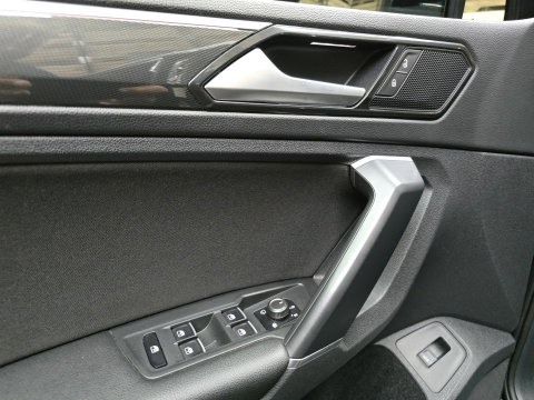 Volkswagen Tiguan 1.4 TSI 4Motion Highline Business R Pano Camera VCP Carplay 19"LM