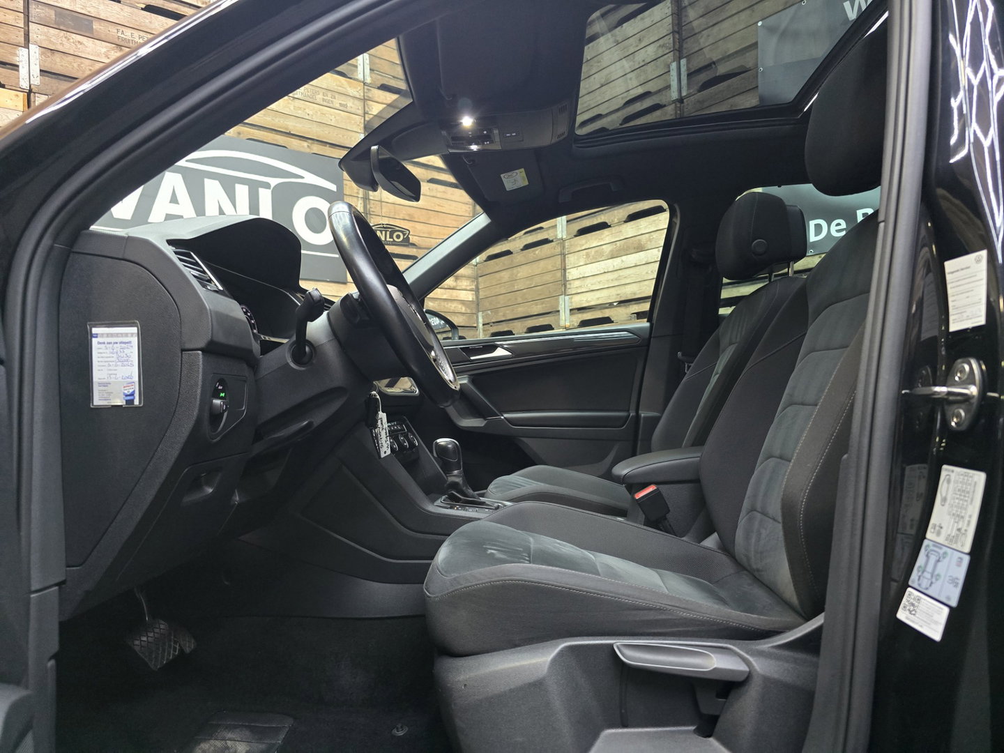 Volkswagen Tiguan 1.4 TSI 4Motion Highline Business R Pano Camera VCP Carplay 19"LM