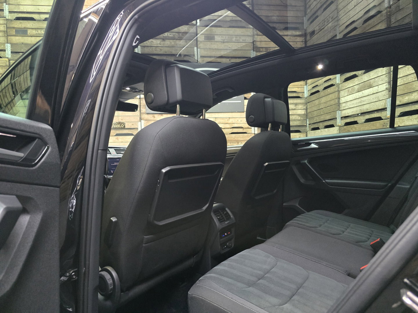 Volkswagen Tiguan 1.4 TSI 4Motion Highline Business R Pano Camera VCP Carplay 19"LM