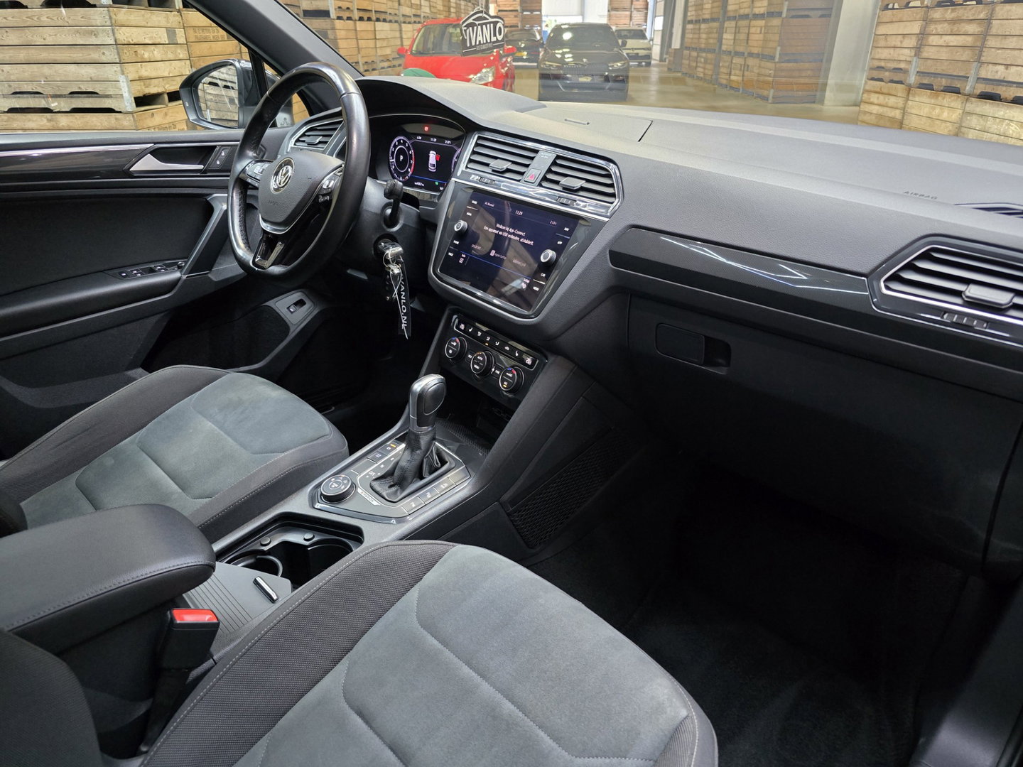 Volkswagen Tiguan 1.4 TSI 4Motion Highline Business R Pano Camera VCP Carplay 19"LM