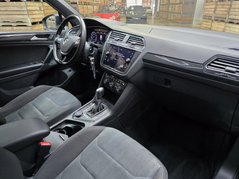 Volkswagen Tiguan 1.4 TSI 4Motion Highline Business R Pano Camera VCP Carplay 19"LM