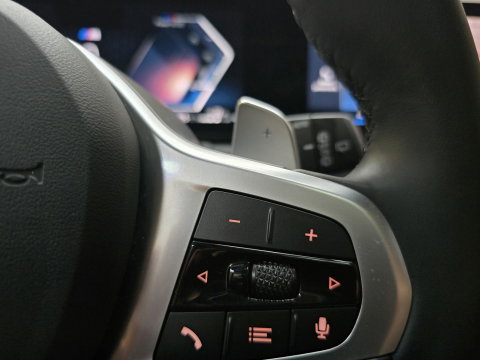 BMW 3 Serie Touring 330e xDrive M Sport Pano Leder Widescreen HUD camera Laser 19"LM