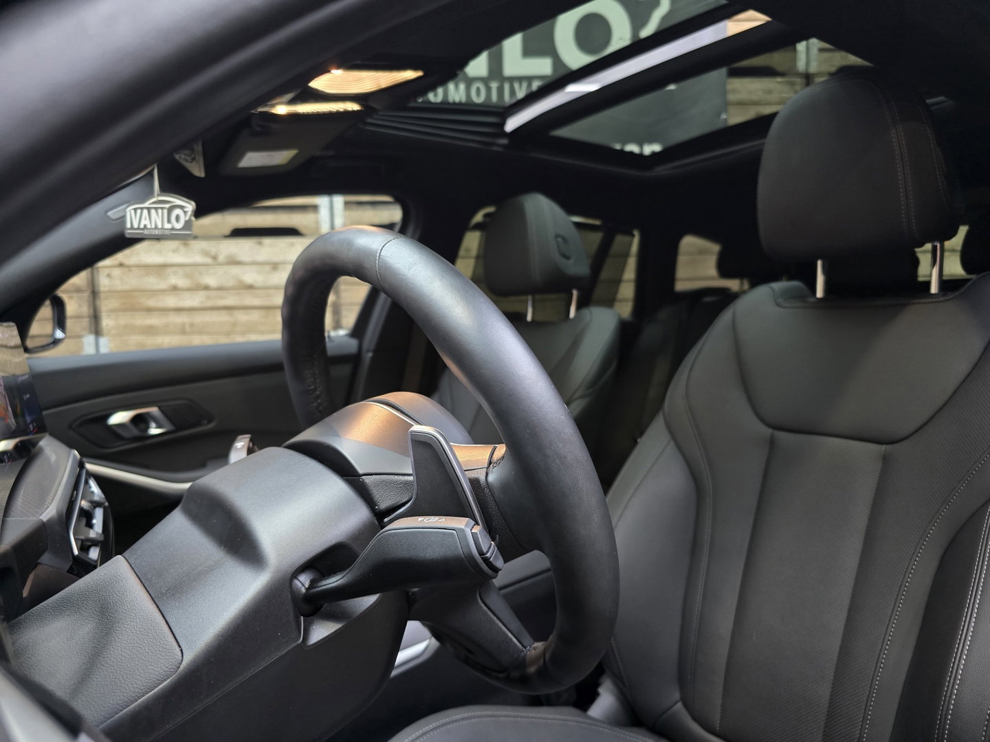 BMW 3 Serie Touring 330e xDrive M Sport Pano Leder Widescreen HUD camera Laser 19"LM