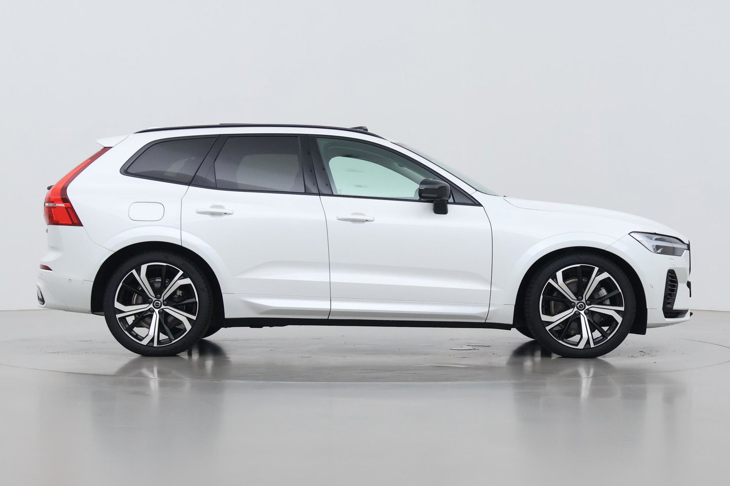 Volvo XC60 T8 Ultra Dark | Luchtvering | Bowers&Wilkins | Panoramadak | Massage | 360° Camera | Head-Up | ACC
