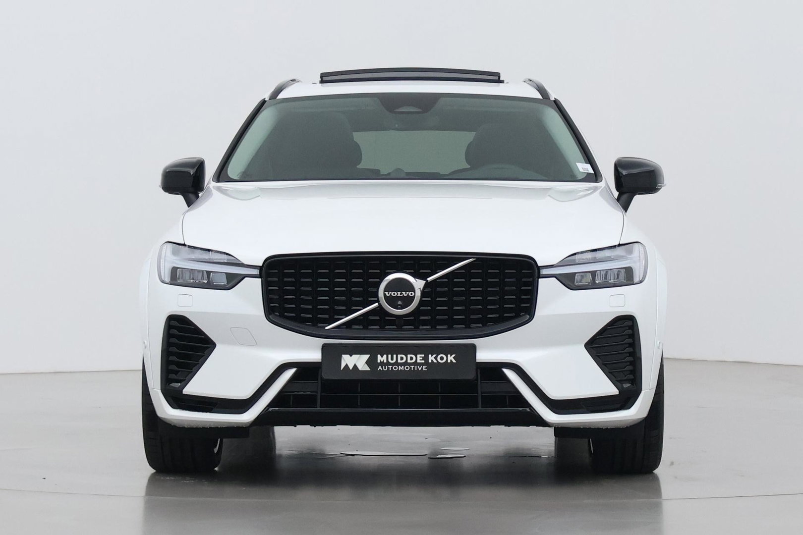 Volvo XC60 T8 Ultra Dark | Luchtvering | Bowers&Wilkins | Panoramadak | Massage | 360° Camera | Head-Up | ACC