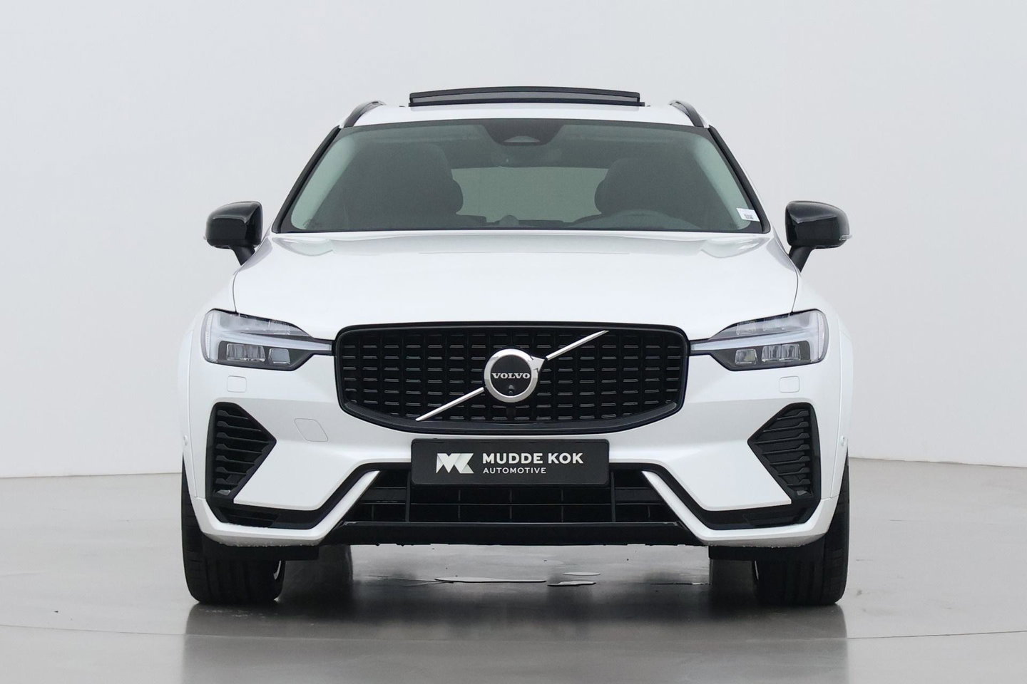 Volvo XC60 T8 Ultra Dark | Luchtvering | Bowers&Wilkins | Panoramadak | Massage | 360° Camera | Head-Up | ACC