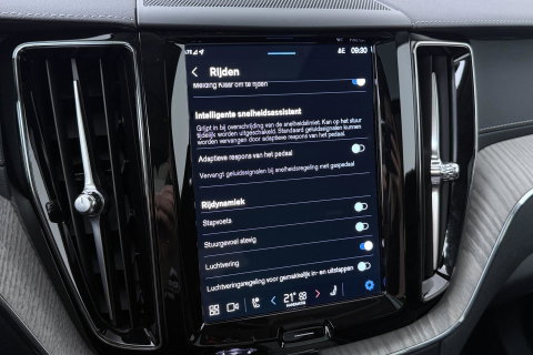 Volvo XC60 T8 Ultra Dark | Luchtvering | Bowers&Wilkins | Panoramadak | Massage | 360° Camera | Head-Up | ACC