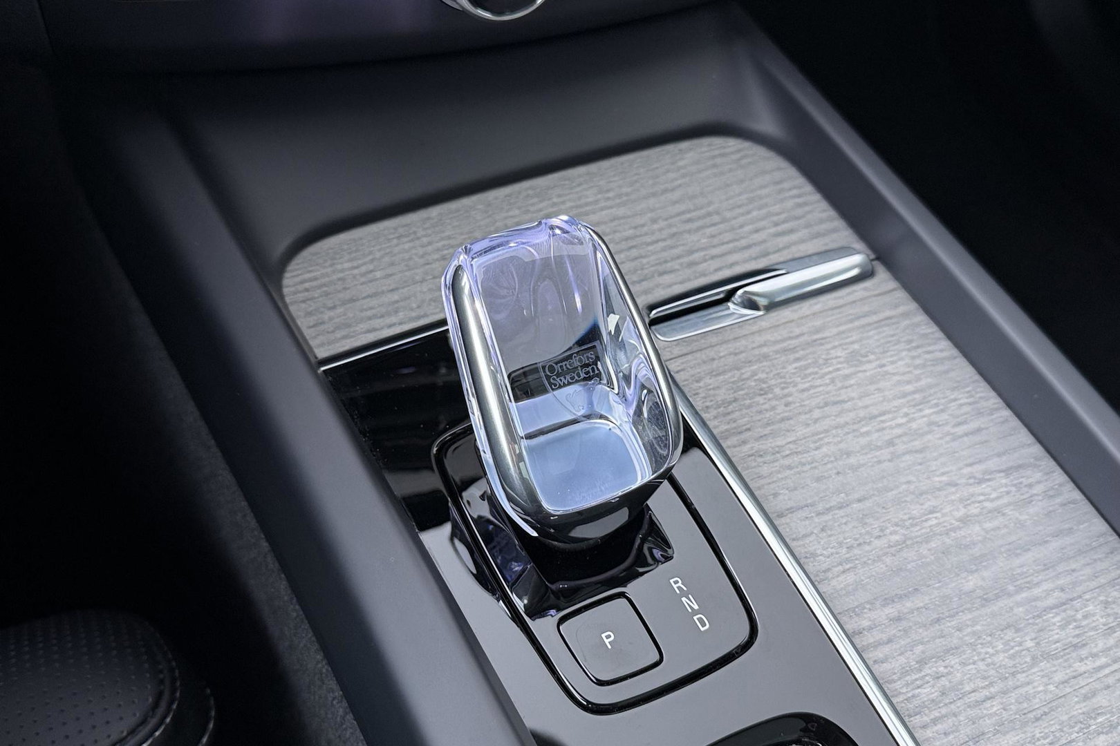Volvo XC60 T8 Ultra Dark | Luchtvering | Bowers&Wilkins | Panoramadak | Massage | 360° Camera | Head-Up | ACC