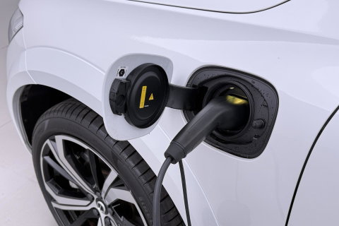 Volvo XC60 T8 Ultra Dark | Luchtvering | Bowers&Wilkins | Panoramadak | Massage | 360° Camera | Head-Up | ACC