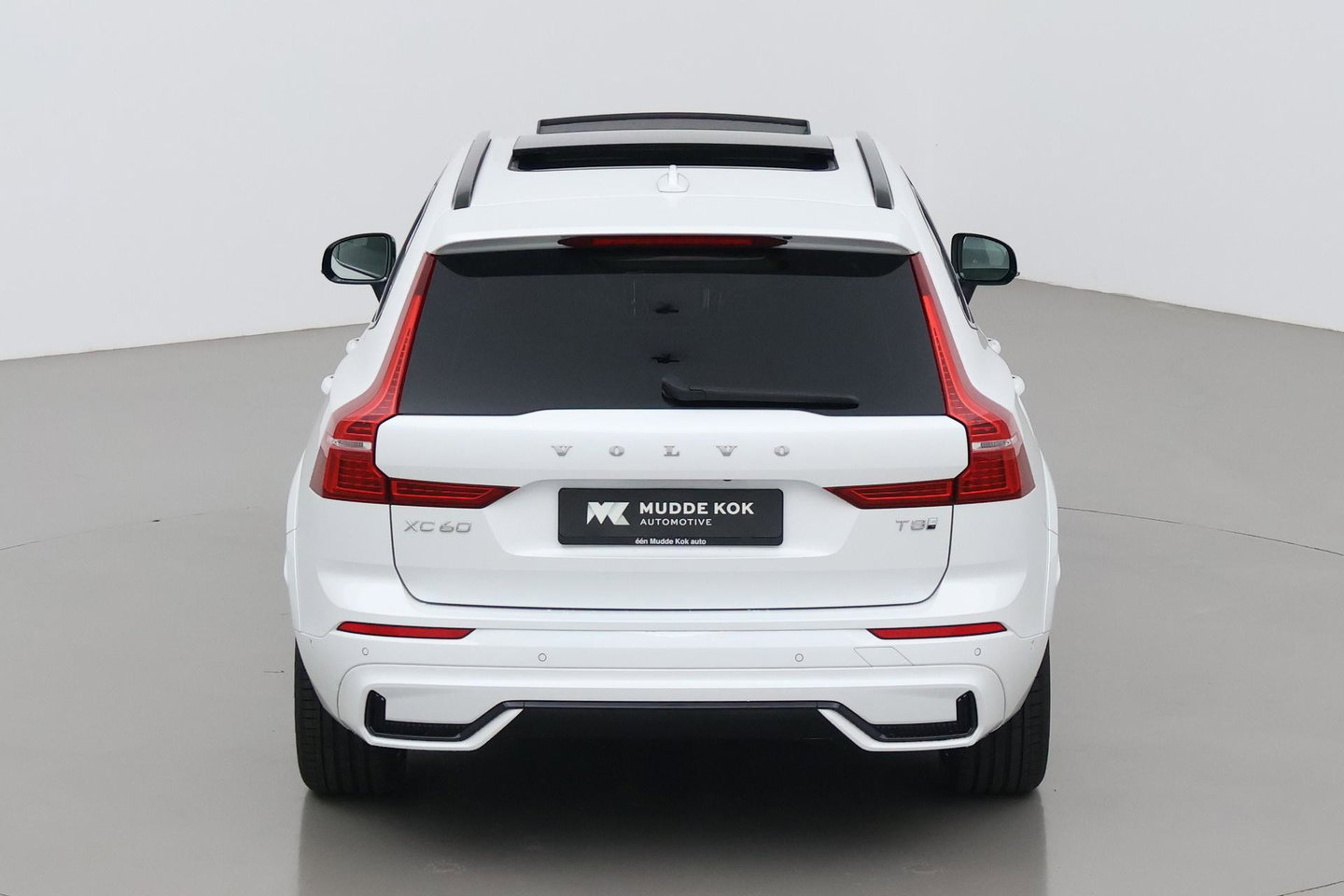 Volvo XC60 T8 Ultra Dark | Luchtvering | Bowers&Wilkins | Panoramadak | Massage | 360° Camera | Head-Up | ACC