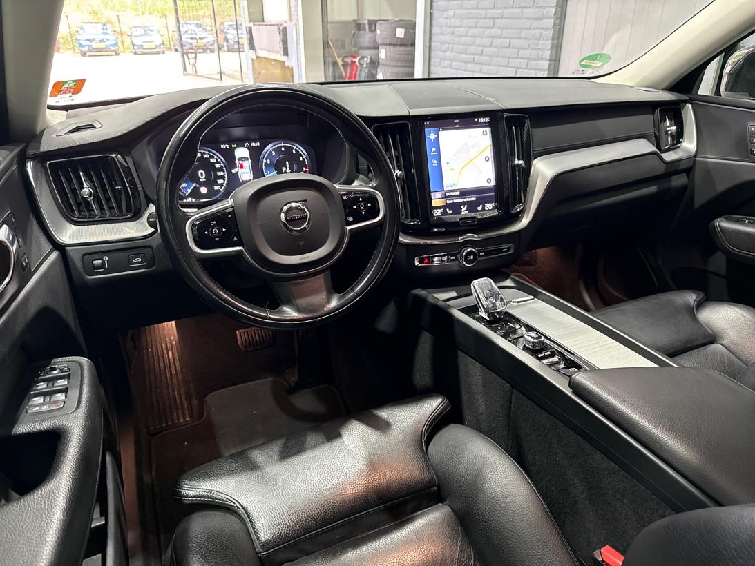 Volvo XC60 2.0 B5 Inscription | 360-camera | Trekhaak | BLIS | Leder