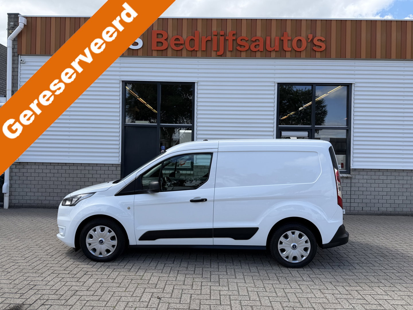 Ford Transit Connect 1.5 EcoBlue L1 Trend / vaste prijs rijklaar € 10.950 ex btw / euro 6 / bpm vrij / lease vanaf € 185 / 3 zits / navigatie / camera / ingerichte laadruimte / cruise control !