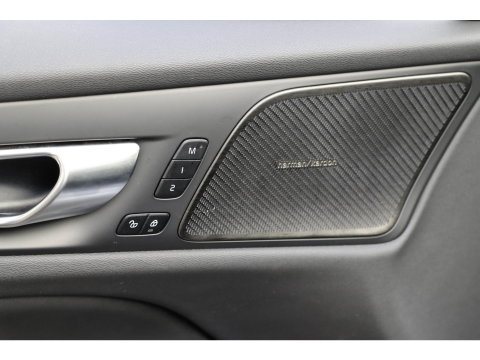 Volvo V60 T6 AWD Plus Dark Panoramadak HeadUp Display 360 Cam Alarm Getint glas Bright Dusk