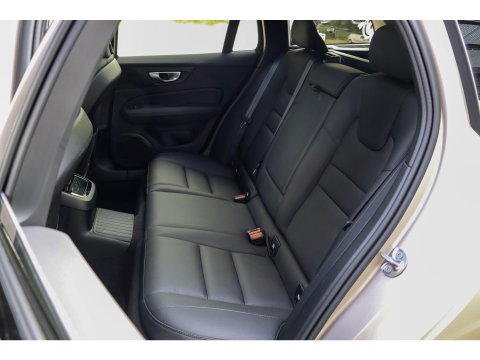 Volvo V60 T6 AWD Plus Dark Panoramadak HeadUp Display 360 Cam Alarm Getint glas Bright Dusk