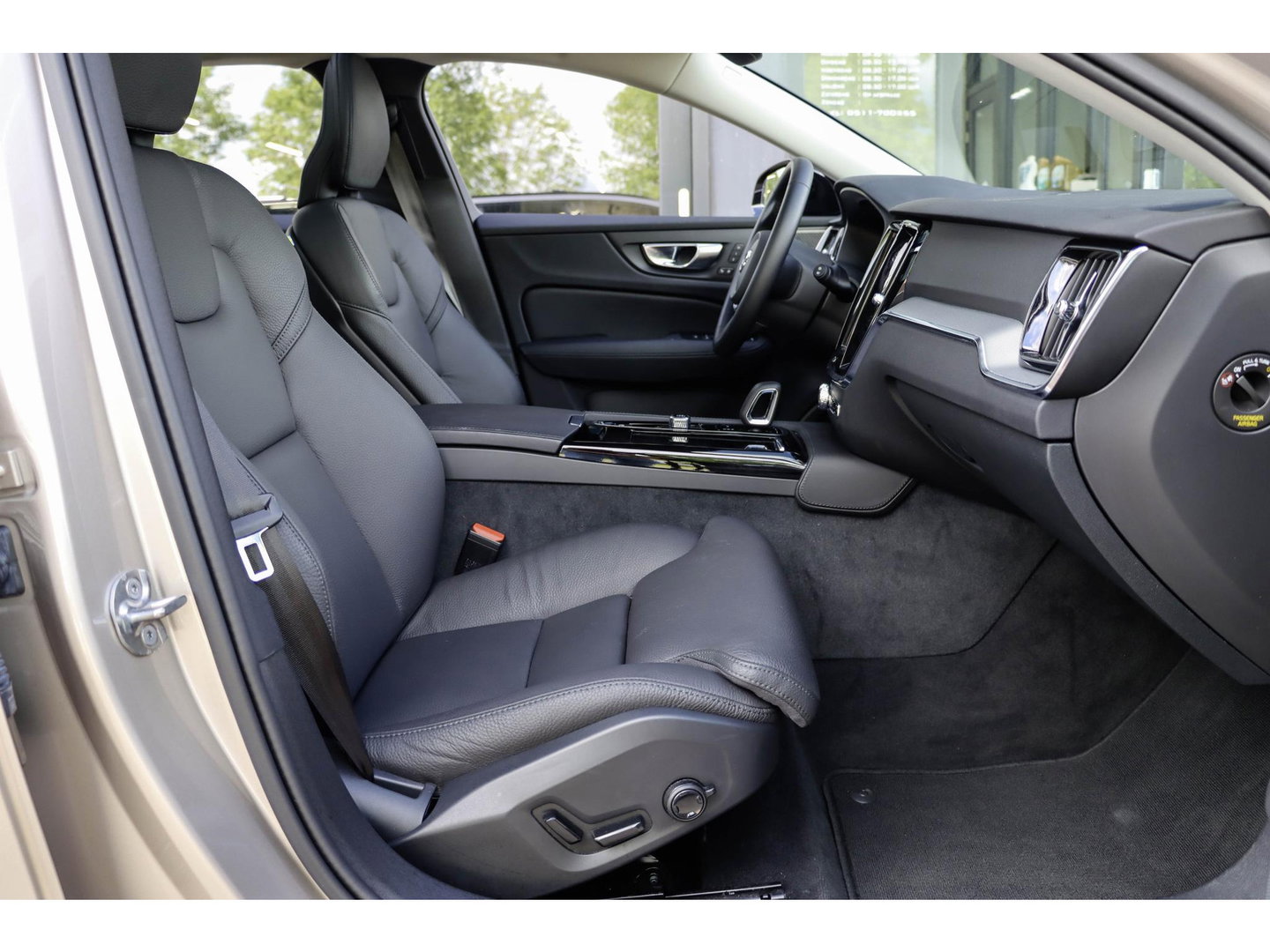 Volvo V60 T6 AWD Plus Dark Panoramadak HeadUp Display 360 Cam Alarm Getint glas Bright Dusk