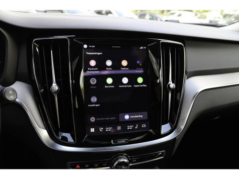 Volvo V60 T6 AWD Plus Dark Panoramadak HeadUp Display 360 Cam Alarm Getint glas Bright Dusk