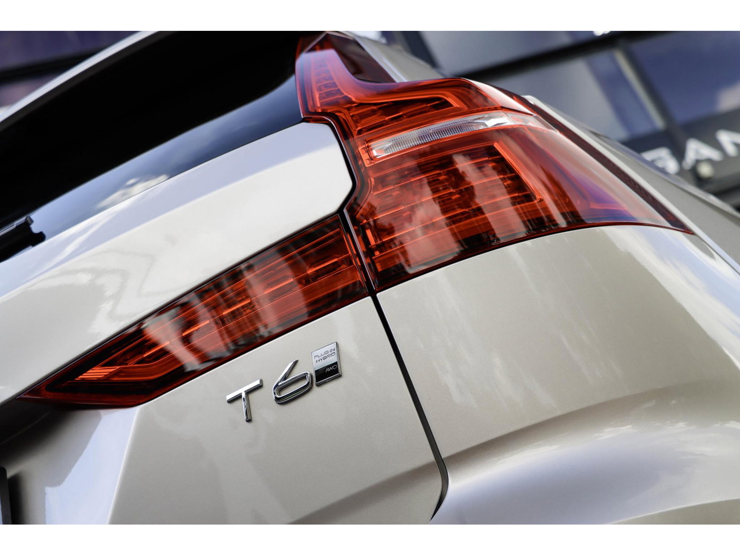 Volvo V60 T6 AWD Plus Dark Panoramadak HeadUp Display 360 Cam Alarm Getint glas Bright Dusk