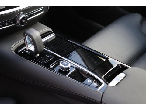 Volvo V60 T6 AWD Plus Dark Panoramadak HeadUp Display 360 Cam Alarm Getint glas Bright Dusk