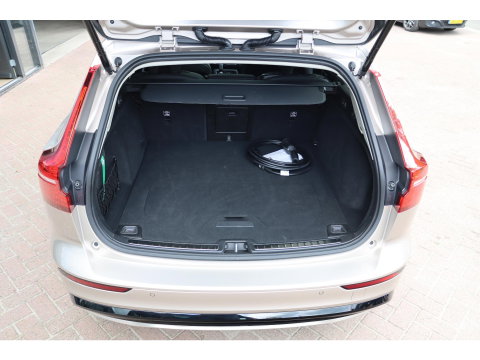 Volvo V60 T6 AWD Plus Dark Panoramadak HeadUp Display 360 Cam Alarm Getint glas Bright Dusk