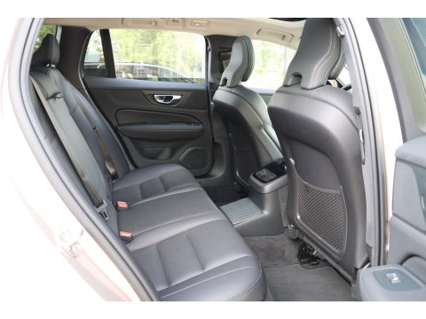 Volvo V60 T6 AWD Plus Dark Panoramadak HeadUp Display 360 Cam Alarm Getint glas Bright Dusk