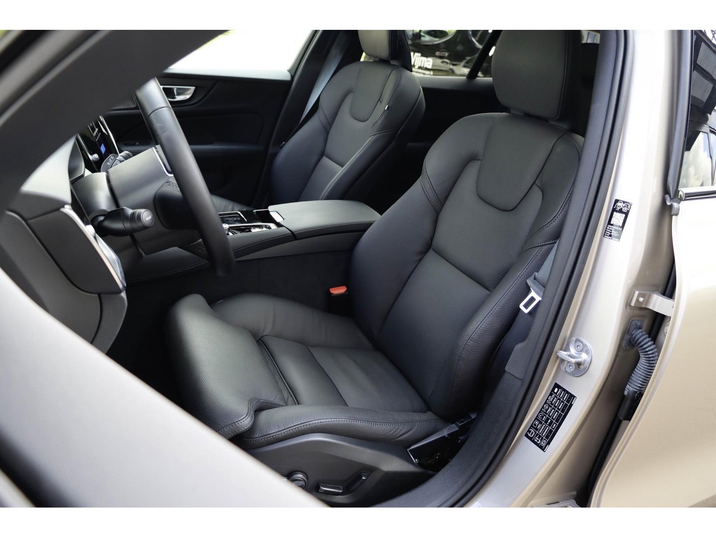 Volvo V60 T6 AWD Plus Dark Panoramadak HeadUp Display 360 Cam Alarm Getint glas Bright Dusk