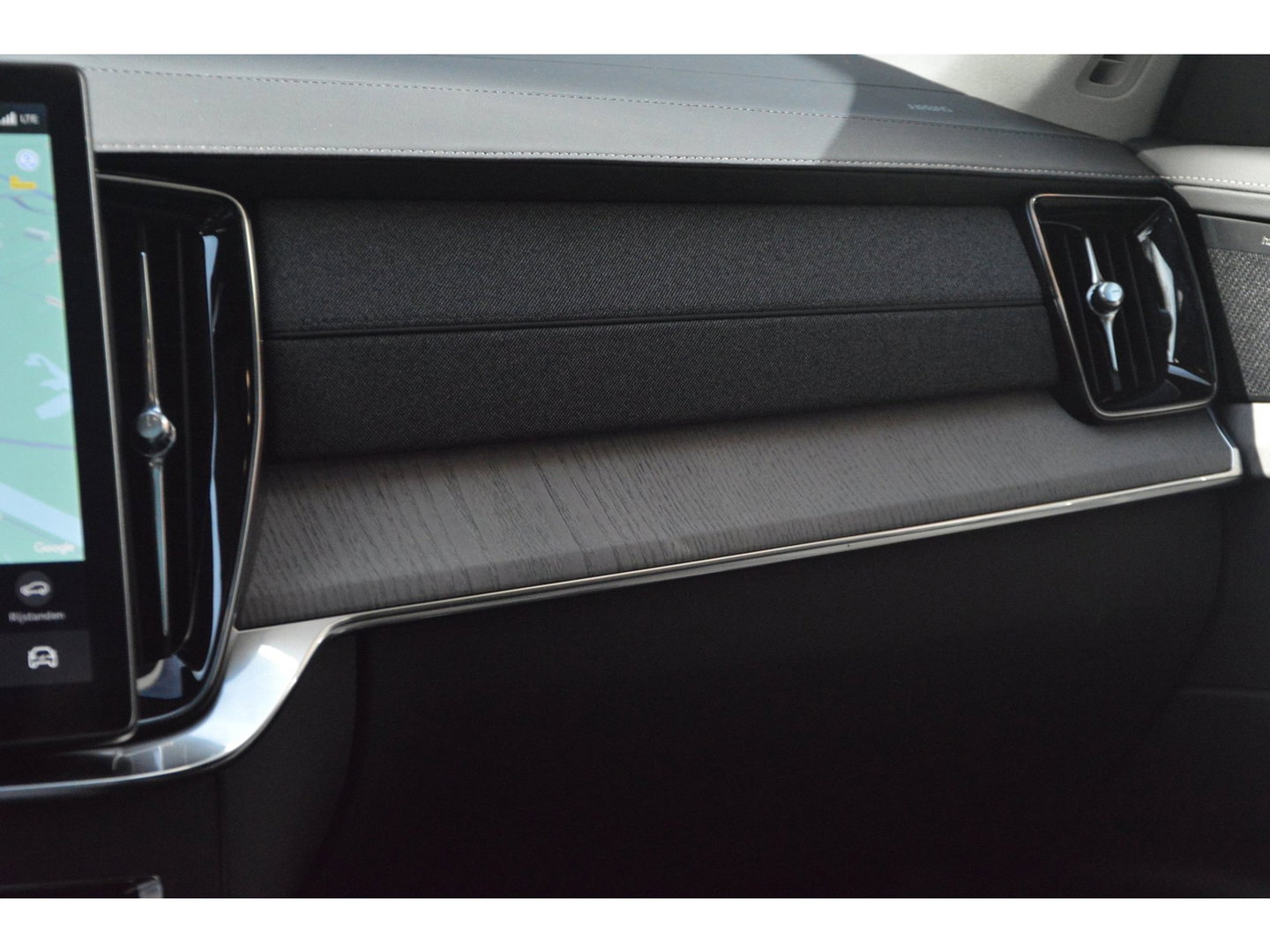 Volvo XC90 T8 Hybride AWD Ultra Dark | Luchtvering | Massage | Head-Up | Ventilatie stoelen | 360° Camera | Panoramadak |
