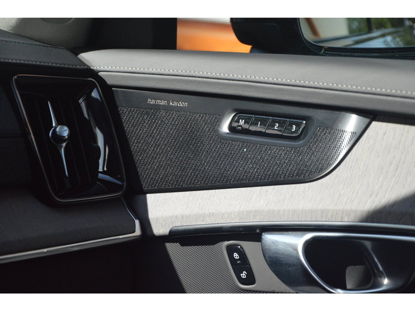 Volvo XC90 T8 Hybride AWD Ultra Dark | Luchtvering | Massage | Head-Up | Ventilatie stoelen | 360° Camera | Panoramadak |