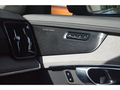 Volvo XC90 T8 Hybride AWD Ultra Dark | Luchtvering | Massage | Head-Up | Ventilatie stoelen | 360° Camera | Panoramadak |