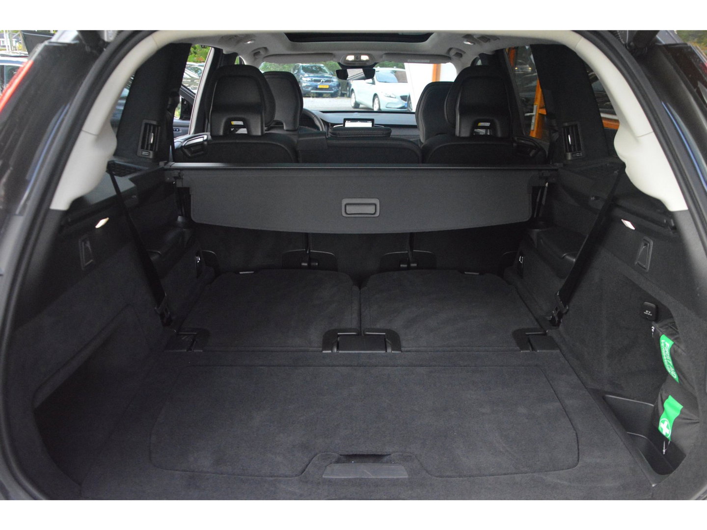 Volvo XC90 T8 Hybride AWD Ultra Dark | Luchtvering | Massage | Head-Up | Ventilatie stoelen | 360° Camera | Panoramadak |