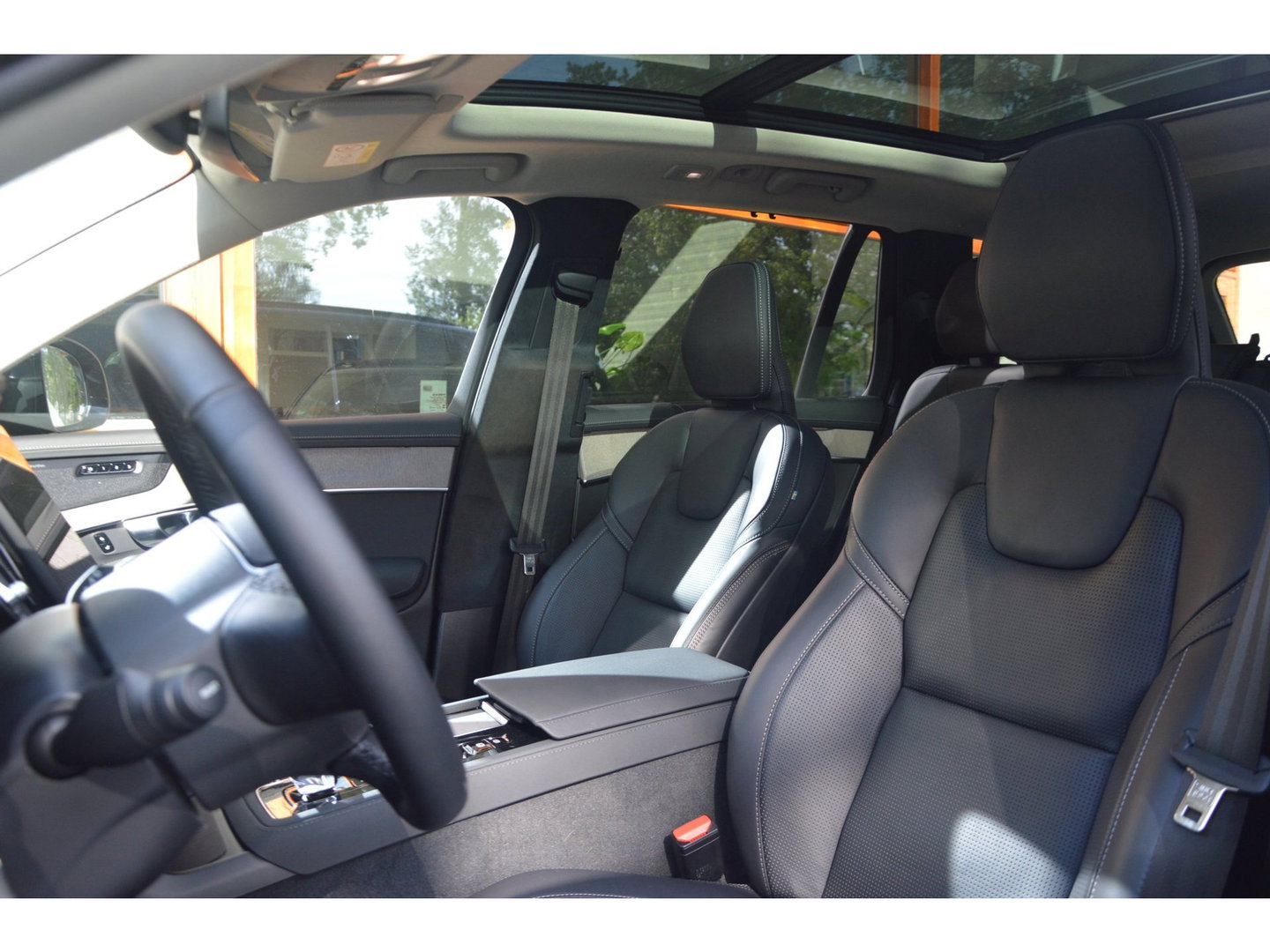 Volvo XC90 T8 Hybride AWD Ultra Dark | Luchtvering | Massage | Head-Up | Ventilatie stoelen | 360° Camera | Panoramadak |