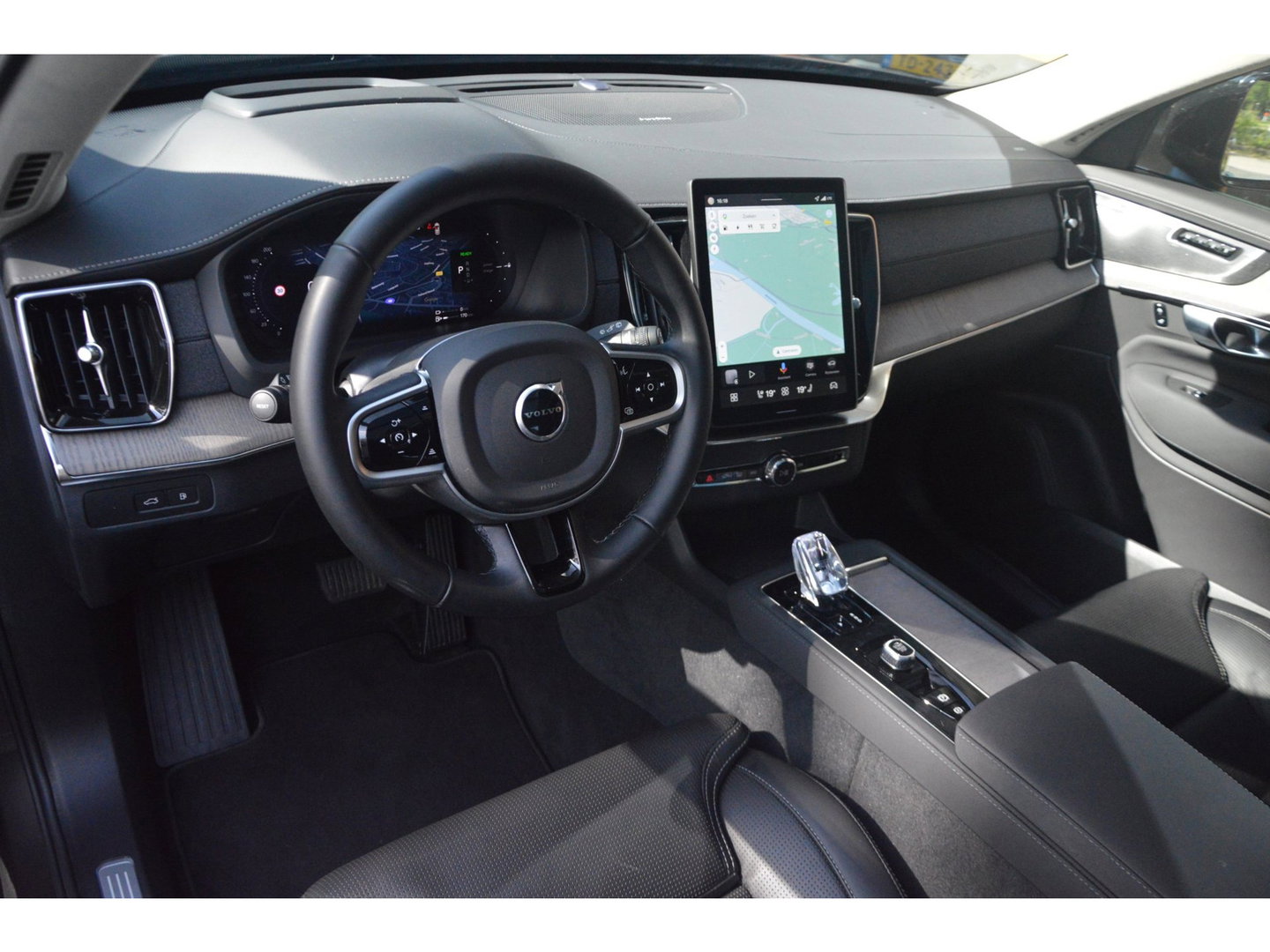 Volvo XC90 T8 Hybride AWD Ultra Dark | Luchtvering | Massage | Head-Up | Ventilatie stoelen | 360° Camera | Panoramadak |