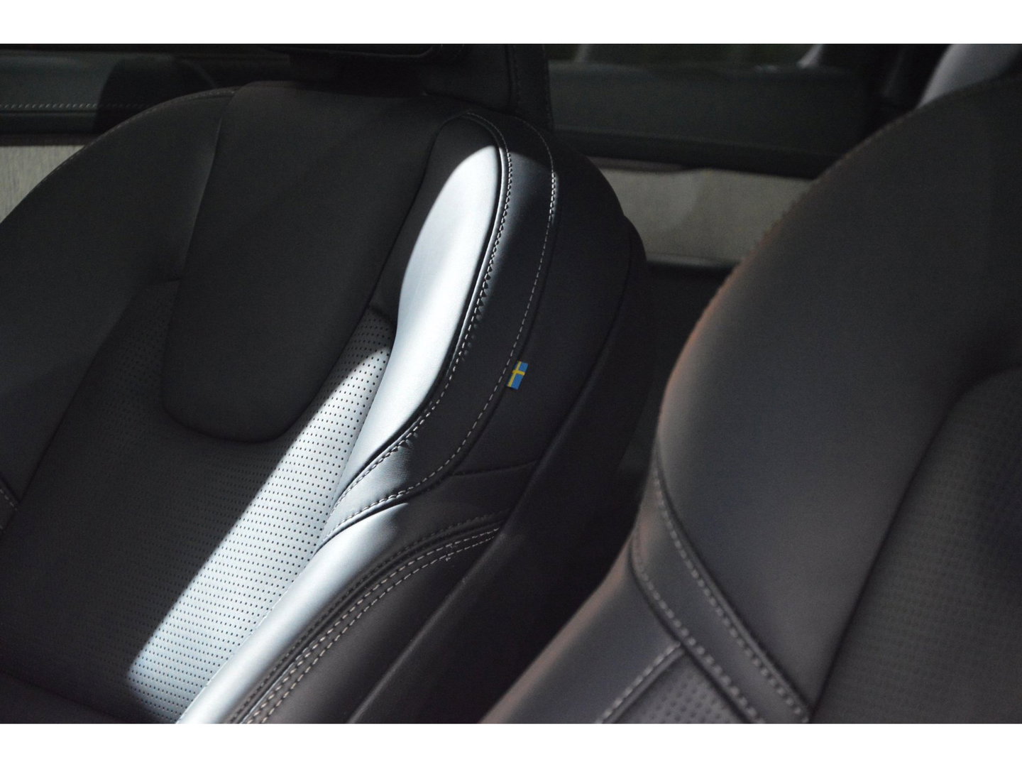 Volvo XC90 T8 Hybride AWD Ultra Dark | Luchtvering | Massage | Head-Up | Ventilatie stoelen | 360° Camera | Panoramadak |
