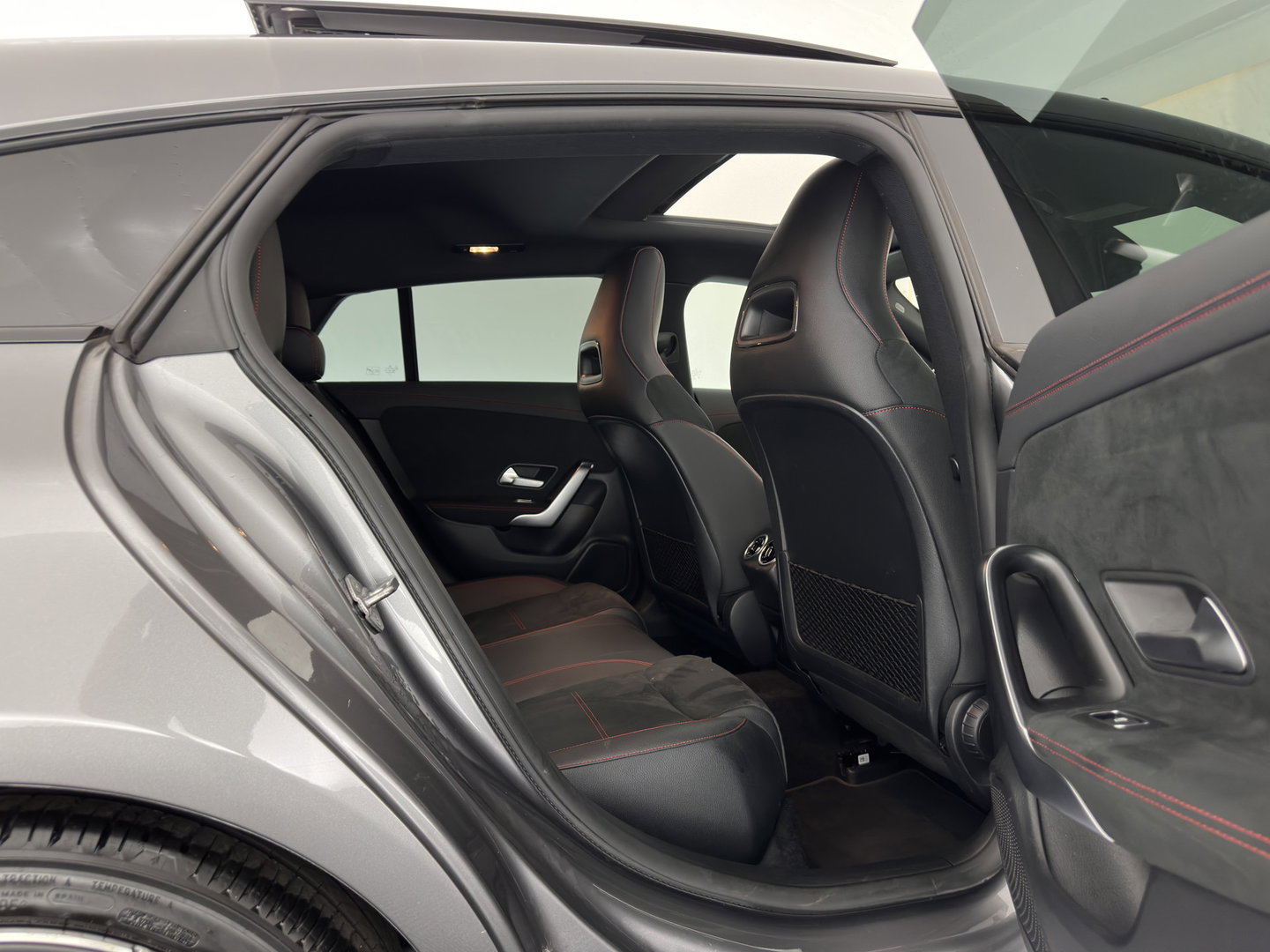 Mercedes-Benz CLA-Klasse Shooting Brake 200 Business Solution AMG (INCL.BTW) Aut. *PANO | LEATHER-MICROFIBRE | FULL-LED | HEATED-SPORTSEATS | AMBIENT-LIGHT | DIGI-COCKPIT | DAB+ | NAVI-FULLMAP | CAMERA | PRIVACYGLASS | SHIFTPADDLES | 18''ALU*