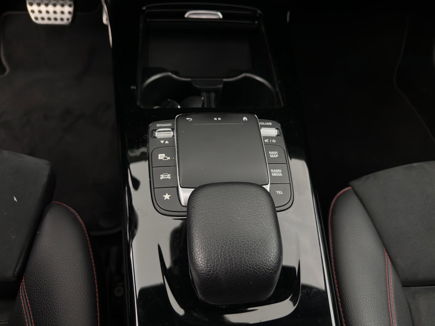 Mercedes-Benz CLA-Klasse Shooting Brake 200 Business Solution AMG (INCL.BTW) Aut. *PANO | LEATHER-MICROFIBRE | FULL-LED | HEATED-SPORTSEATS | AMBIENT-LIGHT | DIGI-COCKPIT | DAB+ | NAVI-FULLMAP | CAMERA | PRIVACYGLASS | SHIFTPADDLES | 18''ALU*