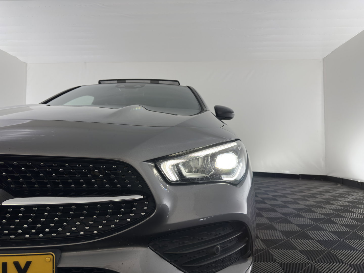 Mercedes-Benz CLA-Klasse Shooting Brake 200 Business Solution AMG (INCL.BTW) Aut. *PANO | LEATHER-MICROFIBRE | FULL-LED | HEATED-SPORTSEATS | AMBIENT-LIGHT | DIGI-COCKPIT | DAB+ | NAVI-FULLMAP | CAMERA | PRIVACYGLASS | SHIFTPADDLES | 18''ALU*
