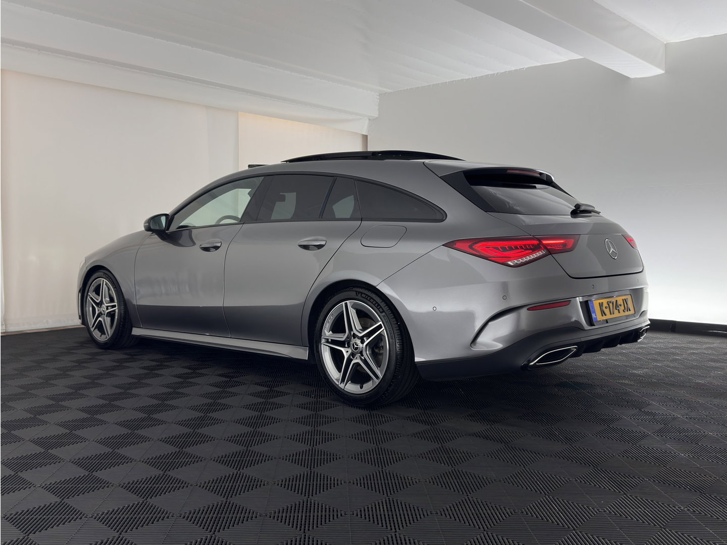 Mercedes-Benz CLA-Klasse Shooting Brake 200 Business Solution AMG (INCL.BTW) Aut. *PANO | LEATHER-MICROFIBRE | FULL-LED | HEATED-SPORTSEATS | AMBIENT-LIGHT | DIGI-COCKPIT | DAB+ | NAVI-FULLMAP | CAMERA | PRIVACYGLASS | SHIFTPADDLES | 18''ALU*