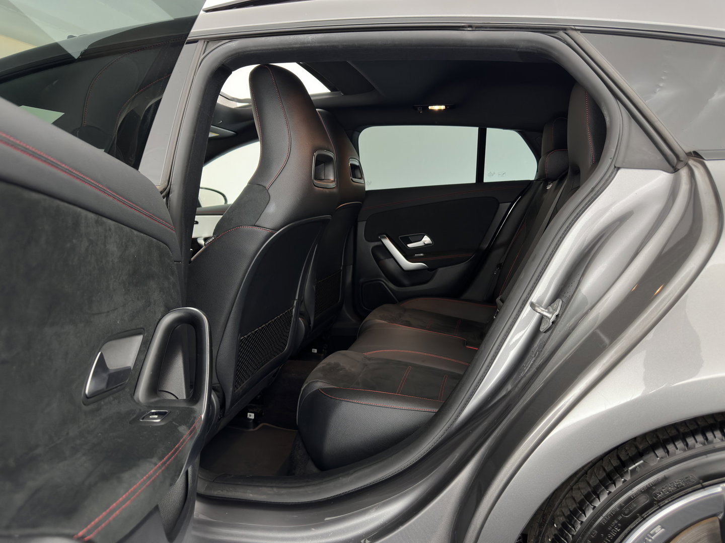Mercedes-Benz CLA-Klasse Shooting Brake 200 Business Solution AMG (INCL.BTW) Aut. *PANO | LEATHER-MICROFIBRE | FULL-LED | HEATED-SPORTSEATS | AMBIENT-LIGHT | DIGI-COCKPIT | DAB+ | NAVI-FULLMAP | CAMERA | PRIVACYGLASS | SHIFTPADDLES | 18''ALU*