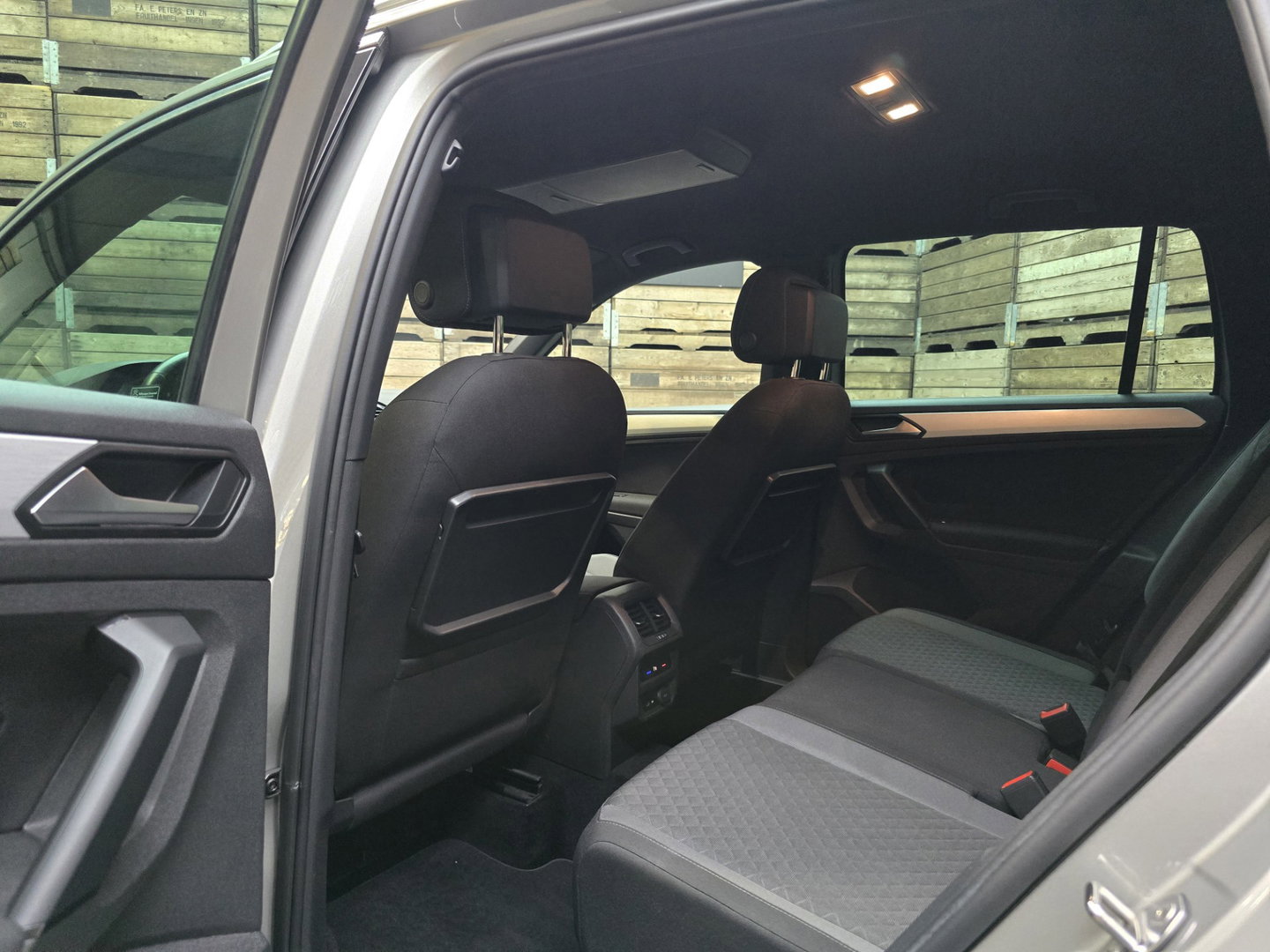 Volkswagen Tiguan 1.5 TSI Comfortline Business R Line Navi VCP Camera Trekhaak 20"LM