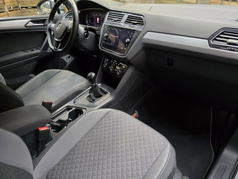 Volkswagen Tiguan 1.5 TSI Comfortline Business R Line Navi VCP Camera Trekhaak 20"LM