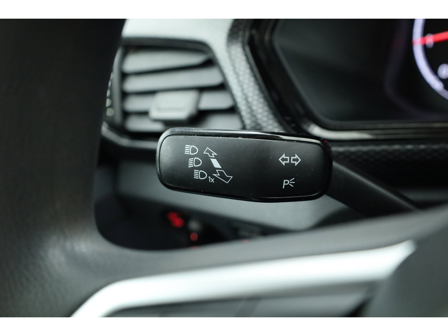Volkswagen T-Cross 1.0 TSI Style | Rijklaar! | Apple CarPlay & Android Auto | Cruise | Navi | Stoelverw. | Dodehoekdet. | PDC V+A