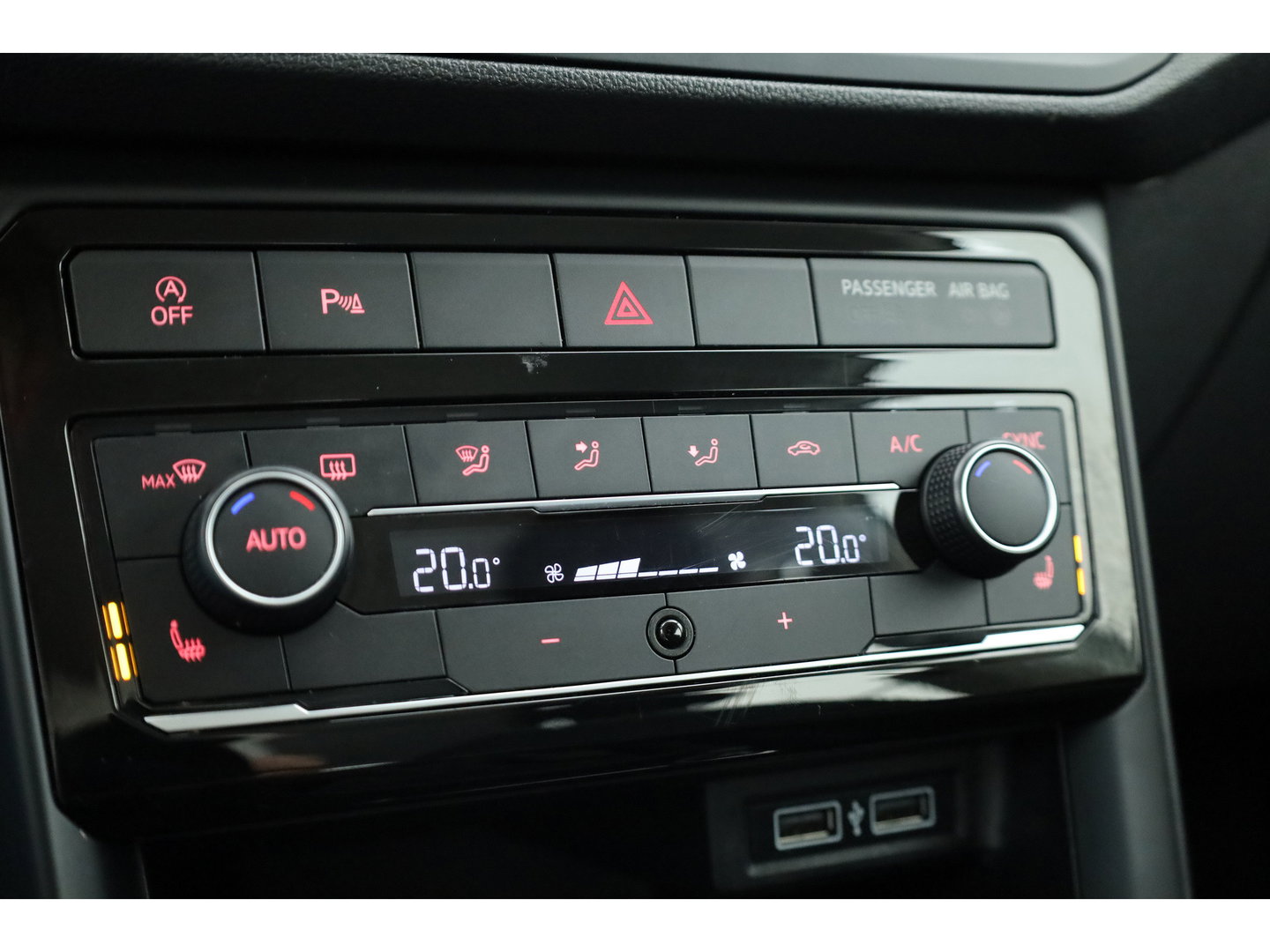 Volkswagen T-Cross 1.0 TSI Style | Rijklaar! | Apple CarPlay & Android Auto | Cruise | Navi | Stoelverw. | Dodehoekdet. | PDC V+A