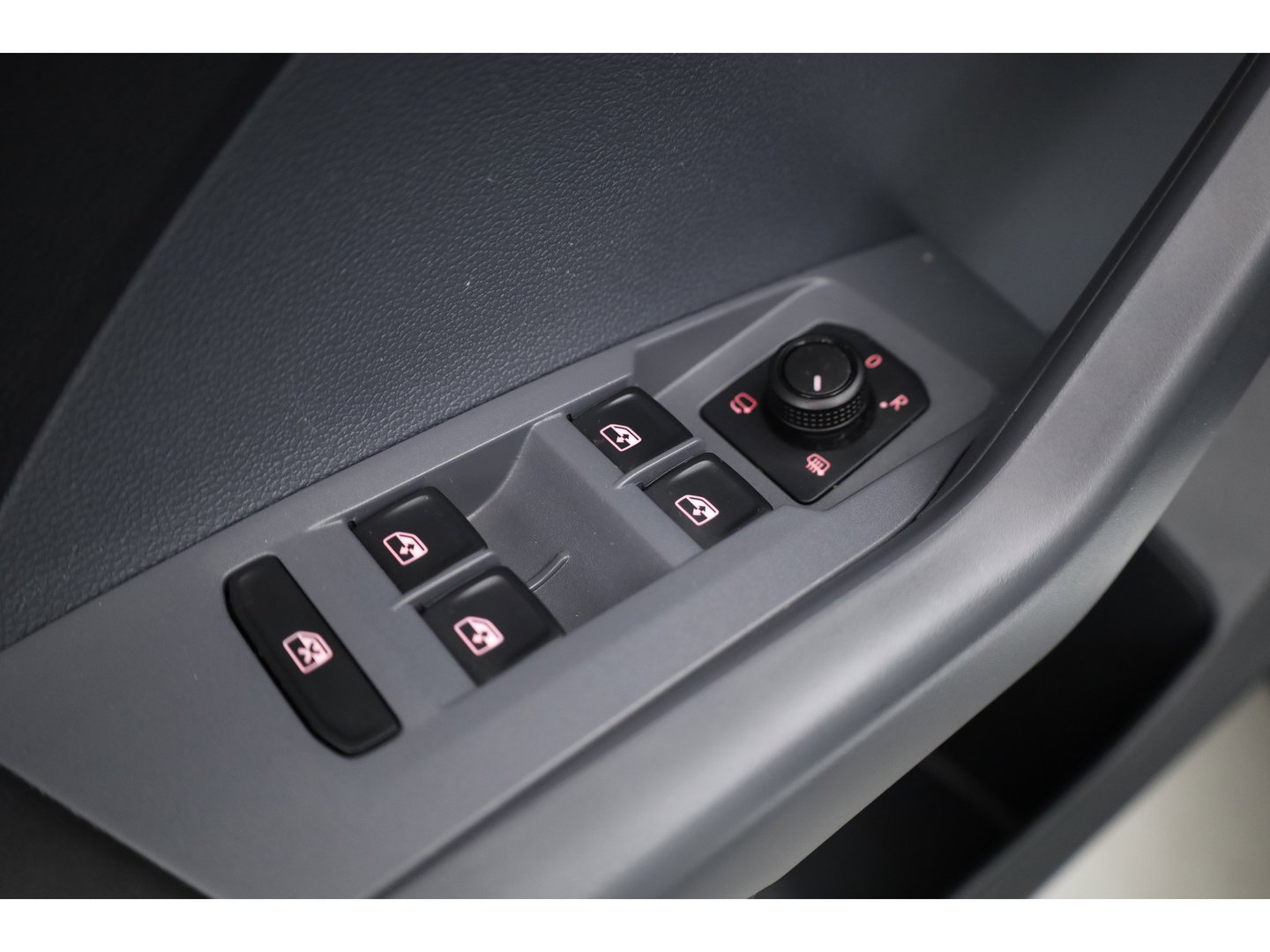 Volkswagen T-Cross 1.0 TSI Style | Rijklaar! | Apple CarPlay & Android Auto | Cruise | Navi | Stoelverw. | Dodehoekdet. | PDC V+A