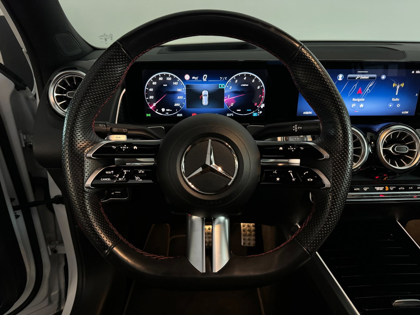 Mercedes-Benz GLB 180 Star Edition AMG Line Plus Pano|Sfeer|Blindspot|360 Camera