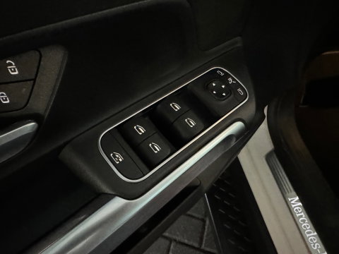 Mercedes-Benz GLB 180 Star Edition AMG Line Plus Pano|Sfeer|Blindspot|360 Camera