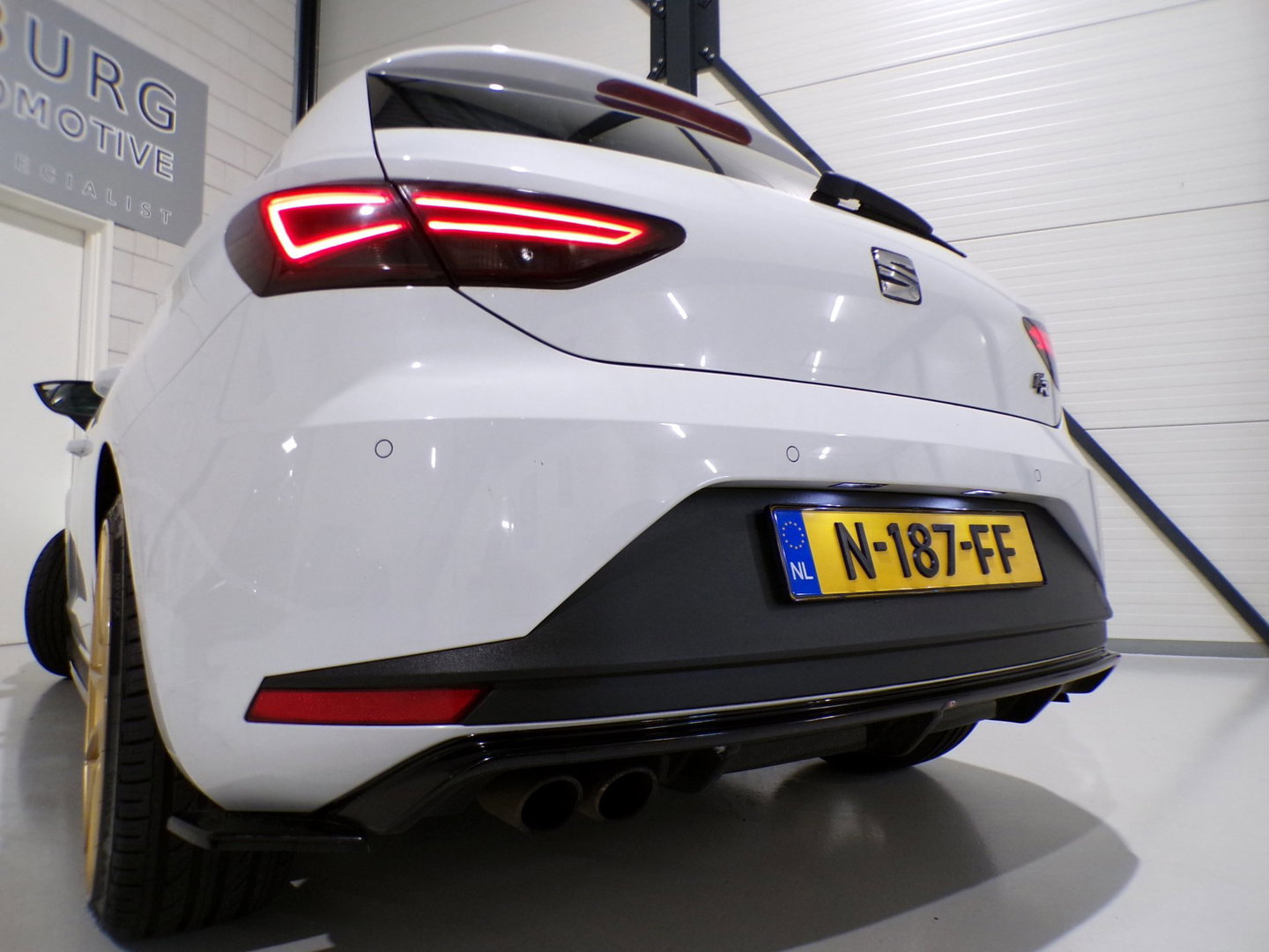 SEAT Leon 1.4 TSI FR Maxton Apple-carplay / Android-Auto Stoelverwarming 19"Velgen Seat-Sound Drive-Mode Parkeersensoren Garantie