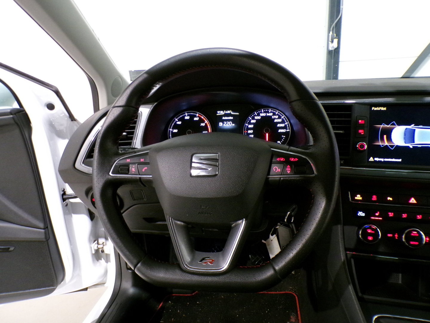 SEAT Leon 1.4 TSI FR Maxton Apple-carplay / Android-Auto Stoelverwarming 19"Velgen Seat-Sound Drive-Mode Parkeersensoren Garantie