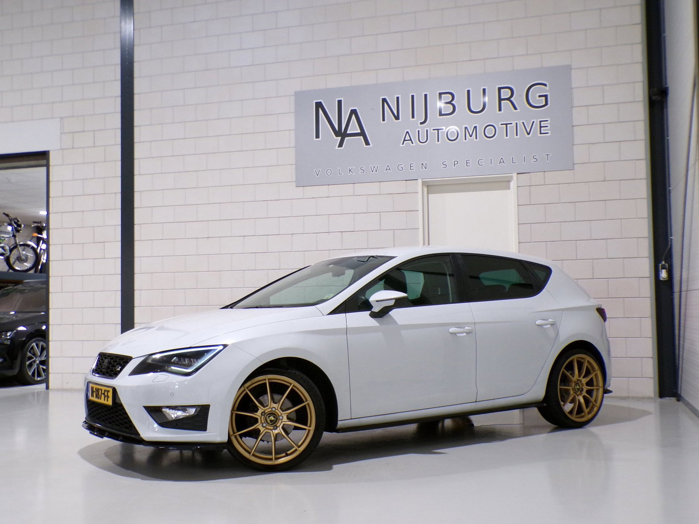 SEAT Leon 1.4 TSI FR Maxton Apple-carplay / Android-Auto Stoelverwarming 19"Velgen Seat-Sound Drive-Mode Parkeersensoren Garantie