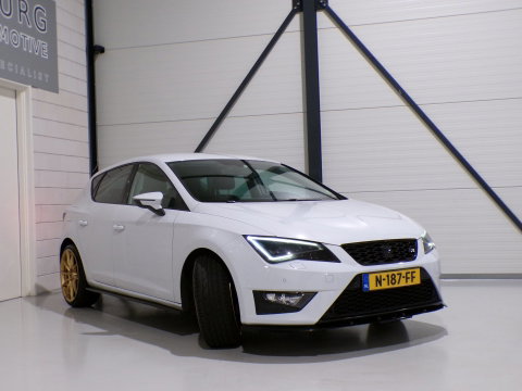 SEAT Leon 1.4 TSI FR Maxton Apple-carplay / Android-Auto Stoelverwarming 19"Velgen Seat-Sound Drive-Mode Parkeersensoren Garantie