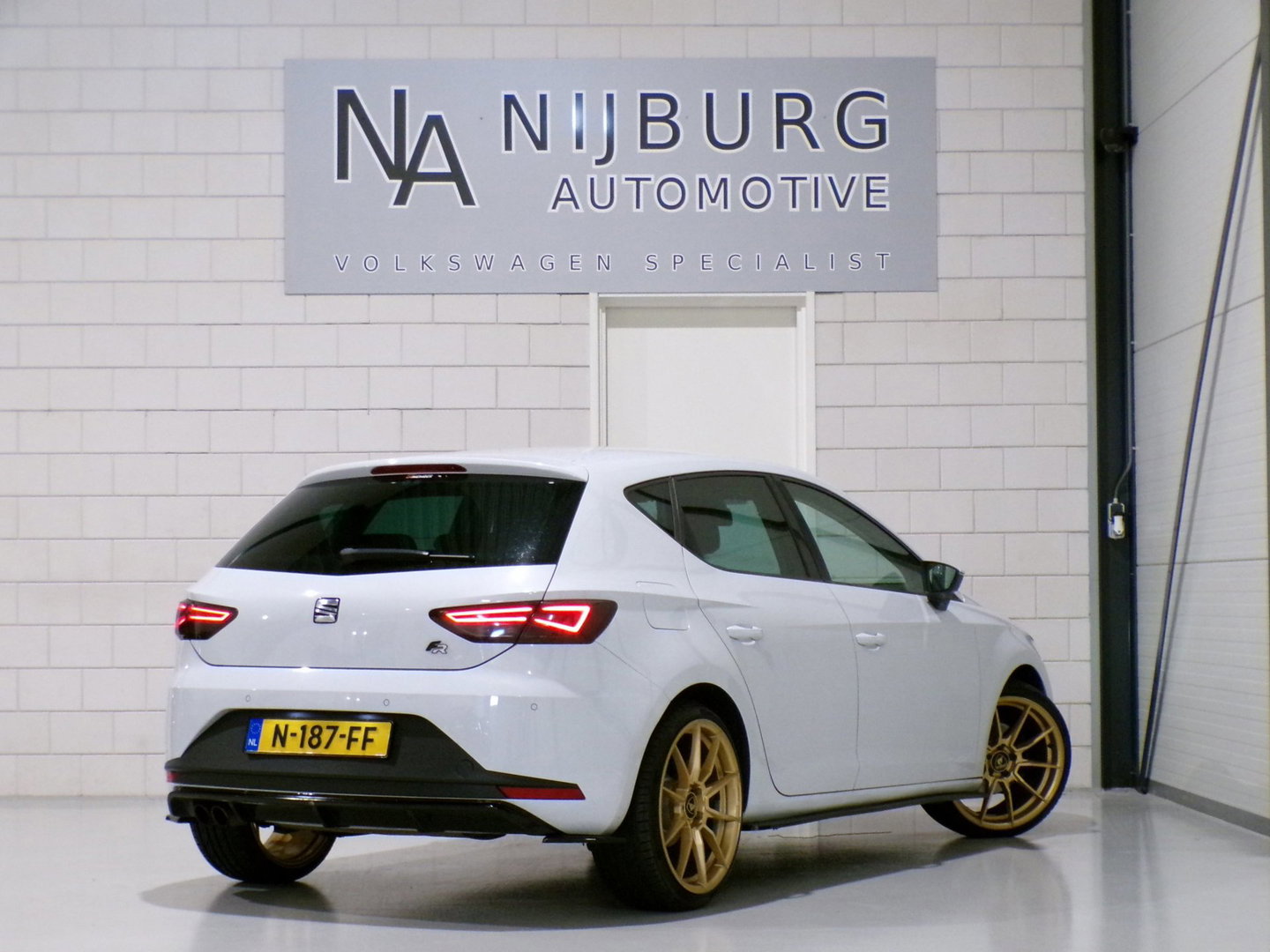 SEAT Leon 1.4 TSI FR Maxton Apple-carplay / Android-Auto Stoelverwarming 19"Velgen Seat-Sound Drive-Mode Parkeersensoren Garantie