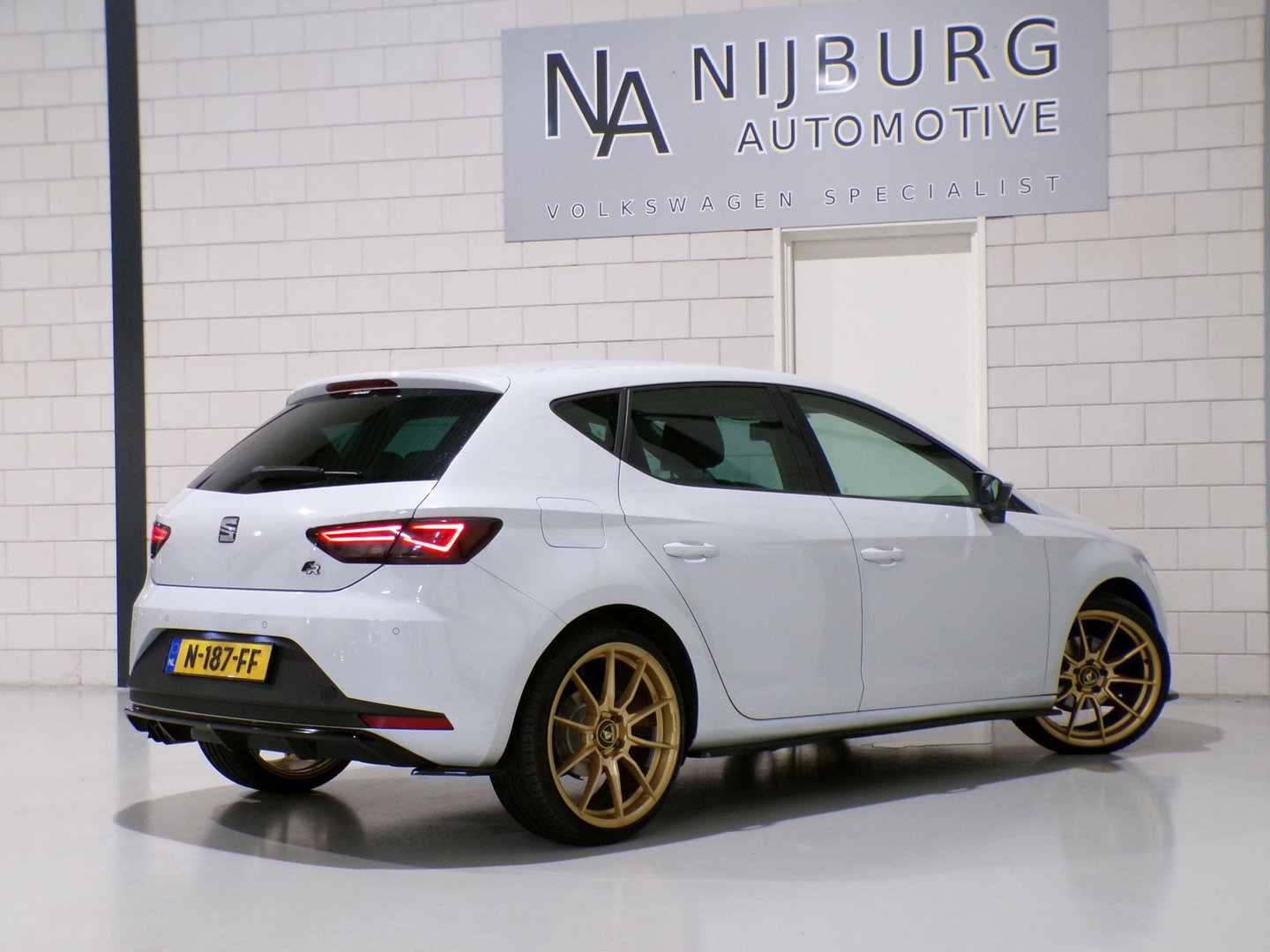 SEAT Leon 1.4 TSI FR Maxton Apple-carplay / Android-Auto Stoelverwarming 19"Velgen Seat-Sound Drive-Mode Parkeersensoren Garantie